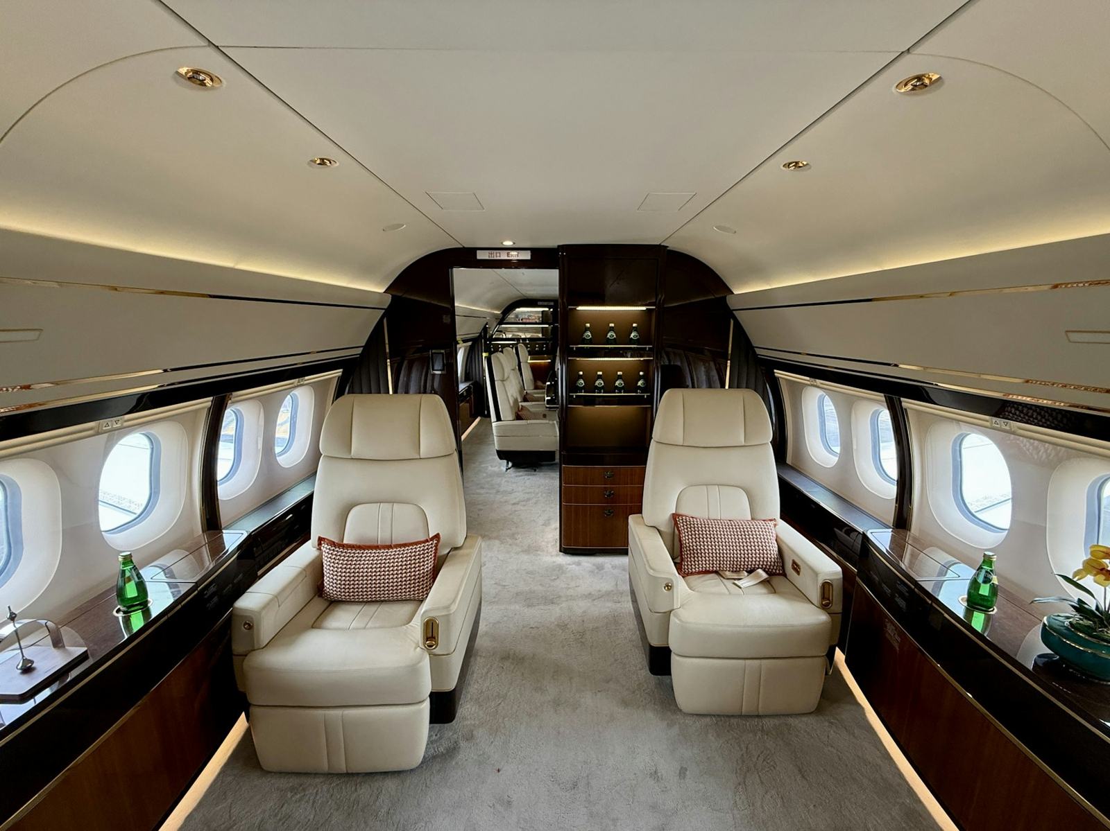 Aircraft sales & management